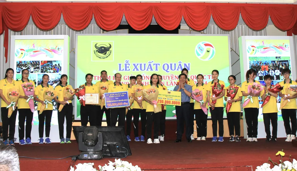 Lễ xuất quân đội Bóng chuyền nữ VTV – Bình Điền Long An - Quyết tâm vào đến trận chung kết. Ảnh: Quỳnh Mai