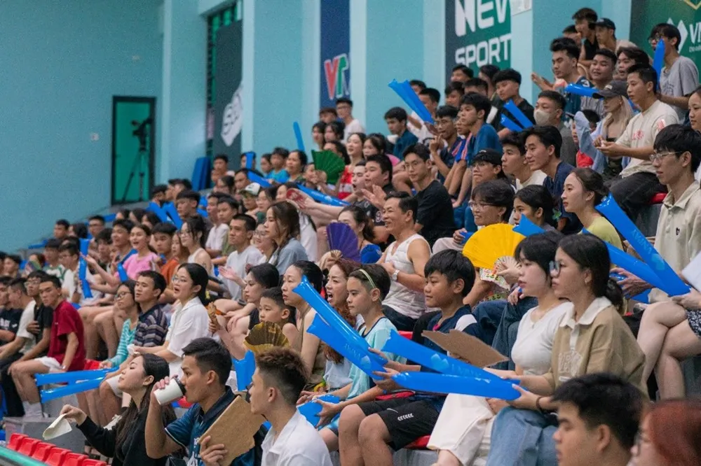 Trung tâm Văn hoá Thể dục Thể thao Quận Sơn Trà đông đảo khán giả tới xem trận chung kết DBC 2024 giữa 98 DREAMERS và X-BDC. TT Văn hoá Thể dục Thể thao Quận Sơn Trà đông đảo khán giả tới xem trận chung kết DBC 2024 giữa 98 DREAMERS và X-BDC..jpg