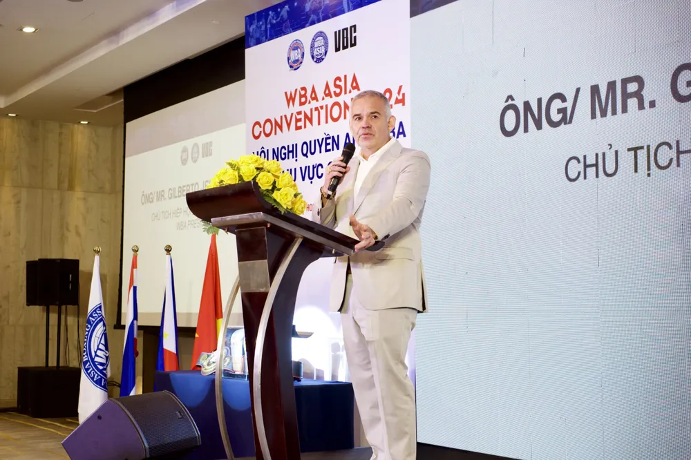 Ông Gilberto Jesus Mendoza – Chủ tịch Hội nghị Hiệp hội Quyền anh thế giới phát biểu tại Hội nghị. 1Ông Gilberto Jesus Mendoza – Chủ tịch Hội nghị Hiệp hội Quyền anh thế giới.jpg