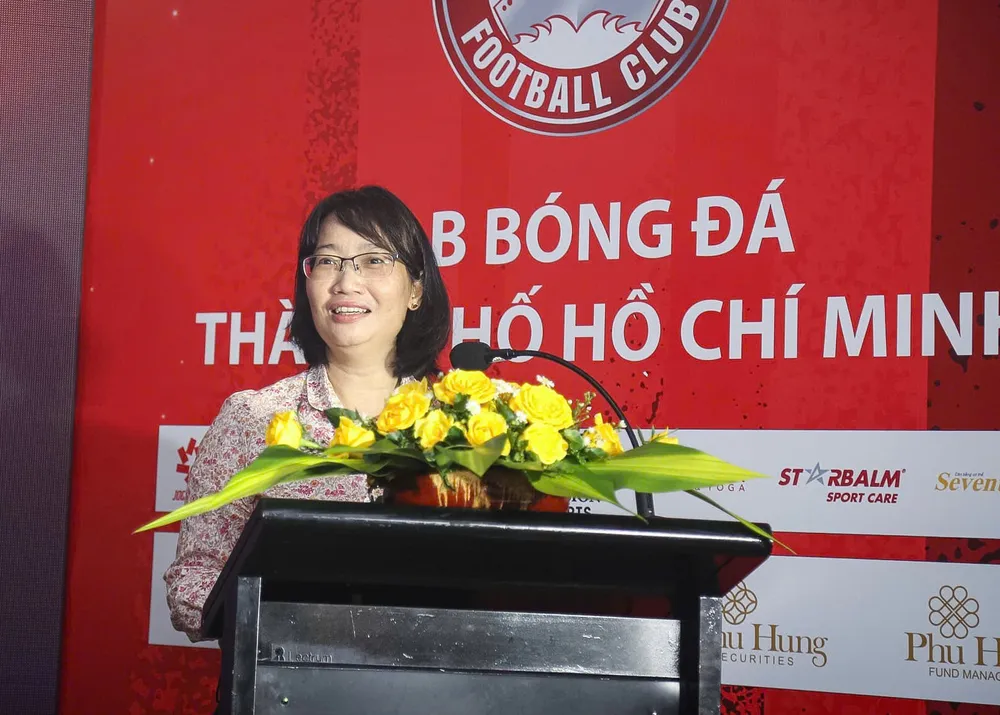Bà Trần Thị Diệu Thúy Phó Chủ tịch UBND TPHCM phát biểu tại buổi lễ xuất quân của CLB Bóng đá TPHCM. 297c80e2a27805265c69.jpg