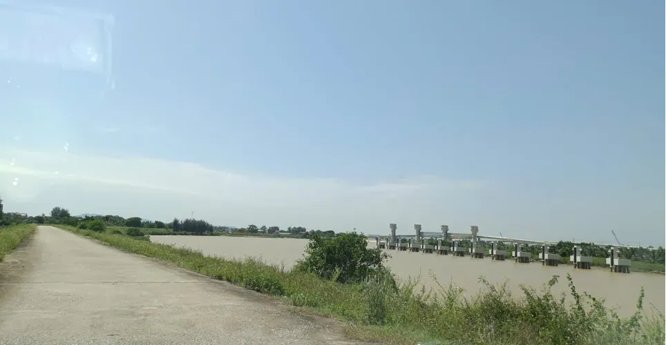 Đường chạy half marathon dọc theo đê Sông Lèn (một nhánh của Sông Mã). Picture11.png