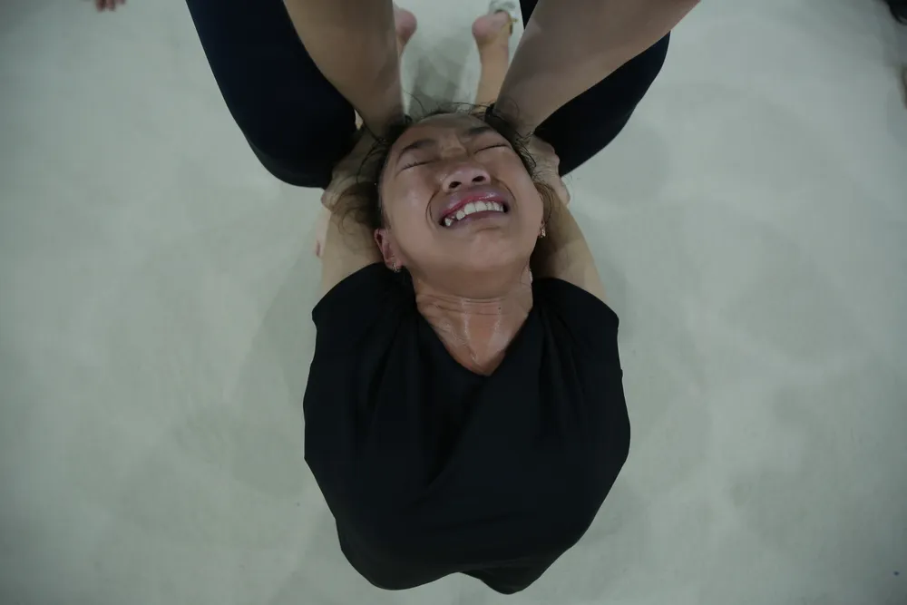 Để đạt được thành tích cao...buộc các VĐV ở hai môn Aerobic - Thể dục nghệ thuật phải trải qua kỹ thuật ép dẽo trong mỗi buổi tập. 0W3A9243.JPG
