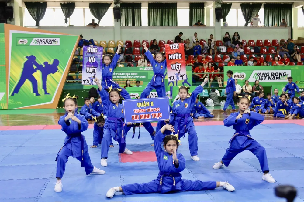 Trường tiểu học Bùi Minh Trực (Q8) trong bài thi của mình ở ngày thi đấu đầu tiên. 96fa537c894d3813615c.jpg