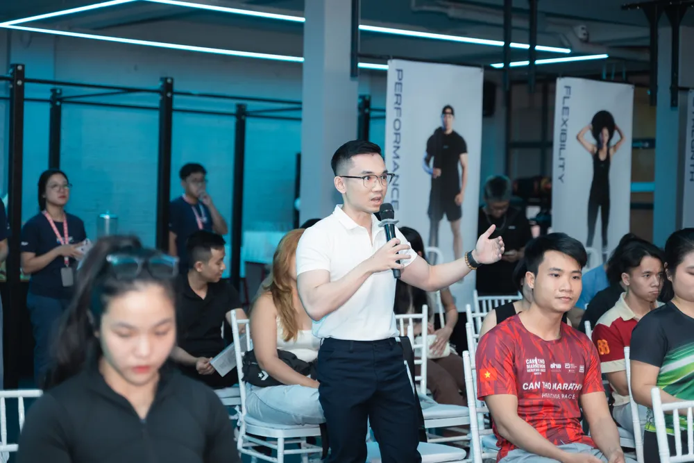 Các HLV đặt câu hỏi với BTC trong buổi họp báo. NCSF_243.jpg