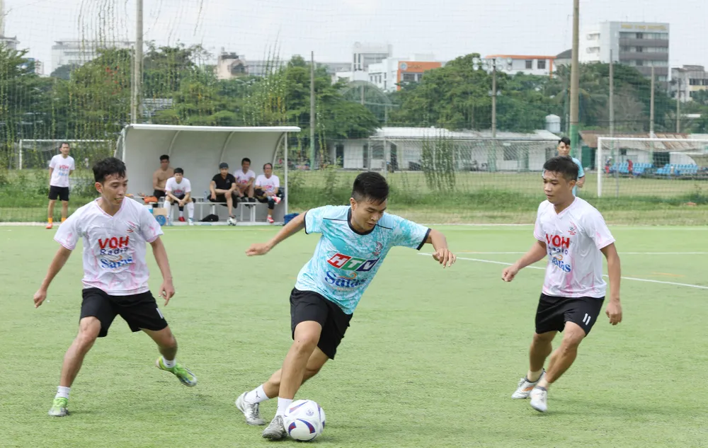 Trận HTV (xanh) thắng VOH với tỷ số 2-1. Ảnh: Quỳnh Mai