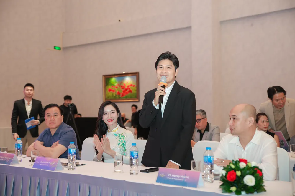 Nhạc sĩ Nguyễn Văn Chung tác giả bài hát "Viết tiếp câu chuyện hòa bình” phát biểu tại chương trình " Việt Nam hạnh phúc - Happy VIETNAM 2025". 446A9056 (1).JPG