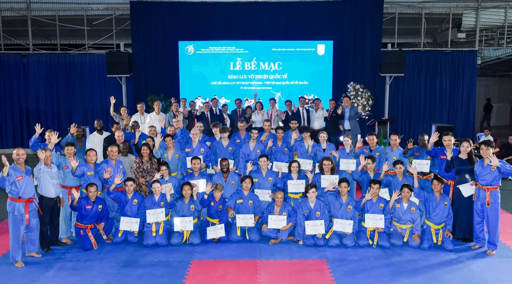 Các môn sinh Vovinam chụp ảnh lưu niệm kết thúc khoá huấn luyện. EDK_6557.JPG