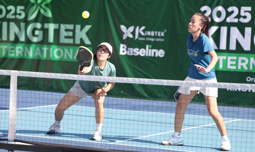 Giải Pickleball Kingtek International 2025, đôi nữ Việt Nam lên ngôi vô địch. Ảnh: Quỳnh Mai