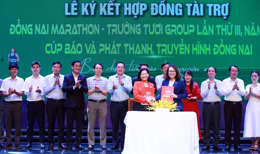 Ban tổ chức giải đã tiến hành ký kết với các nhà tài trợ cho 3 sự kiện giải thể thao hấp dẫn năm 2026 do Báo và Phát thanh, Truyền hình Đồng Nai phối hợp và chủ trì phối hợp tổ chức. Ảnh: Quỳnh Mai