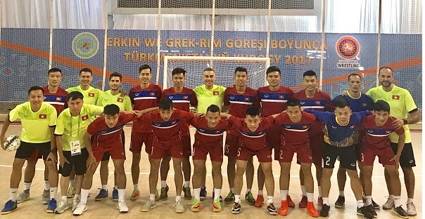 Đội tuyển futsal Việt Nam trước buổi tập đầu tiên