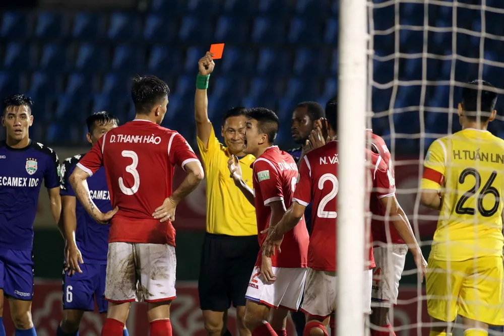 Trọng tài Trần Văn Lập – Làm nóng chiều mưa trên sân Bình Dương ảnh 1