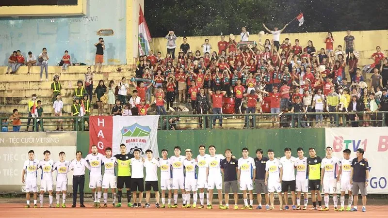 B.Bình Dương - HA.GL 4-1: Tiến Linh đạt danh hiệu “Vua phá lưới nội“ ảnh 3