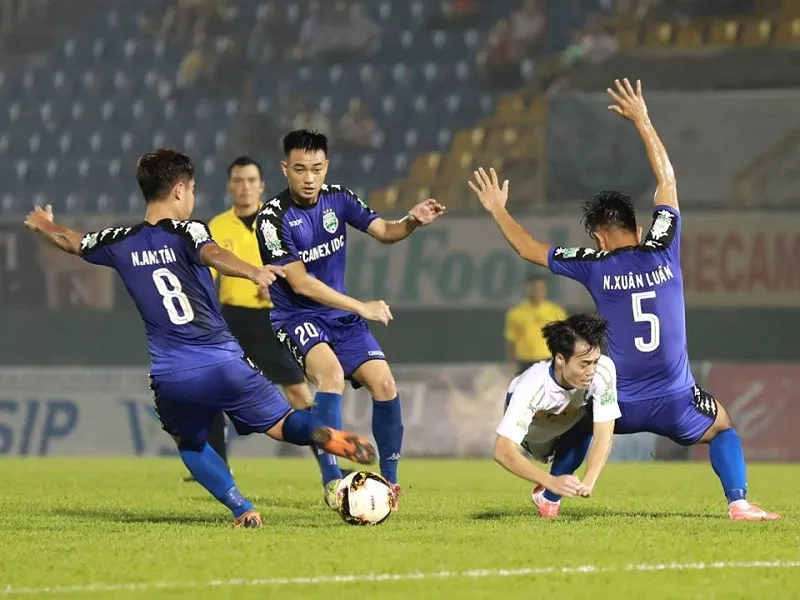 B.Bình Dương - HA.GL 4-1: Tiến Linh đạt danh hiệu “Vua phá lưới nội“ ảnh 1