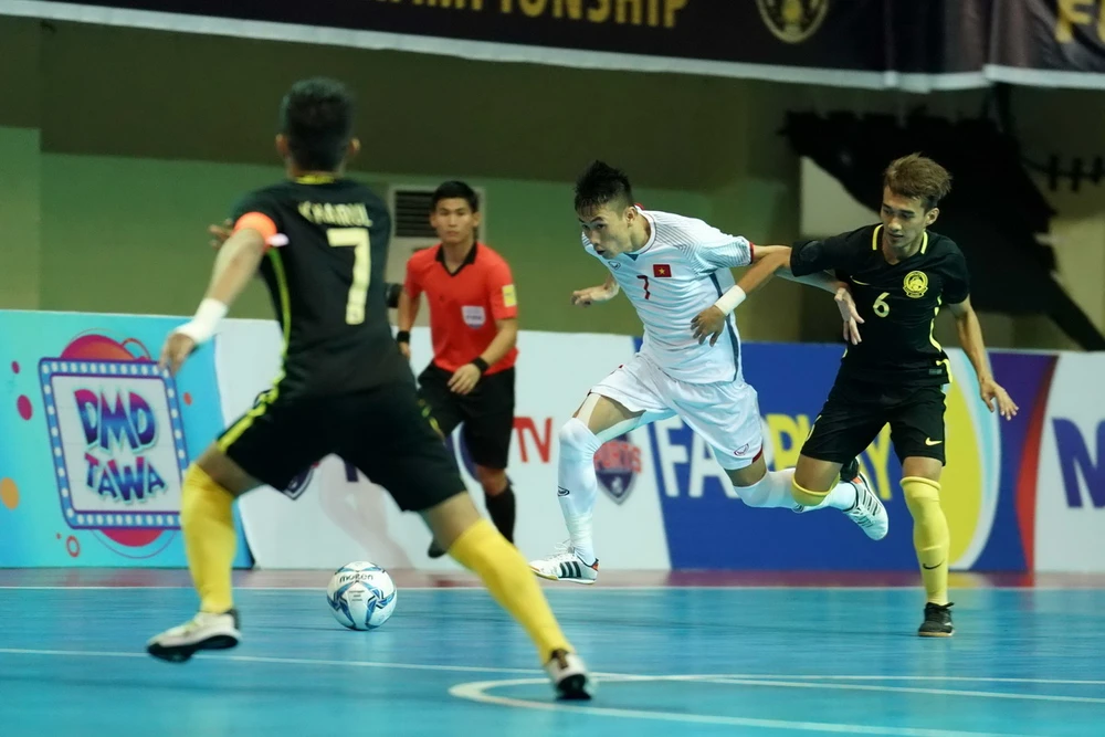 Đội tuyển futsal đã có thế trận lấn lướt trước Malaysia. Ảnh: ĐỘC LẬP