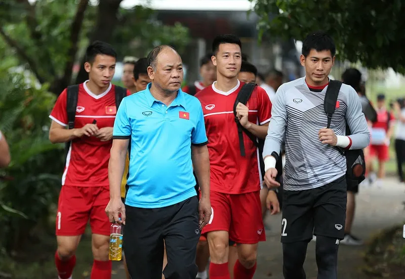 Huy Hùng bình phục đã giải quyết nhiều cho khu trung tuyến đội tuyển Việt Nam. Ảnh: MINH HOÀNG