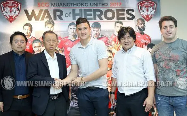 Văn Lâm sẽ chính thức khoác áo CLB Muangthong năm 2019. Ảnh: Siamsport