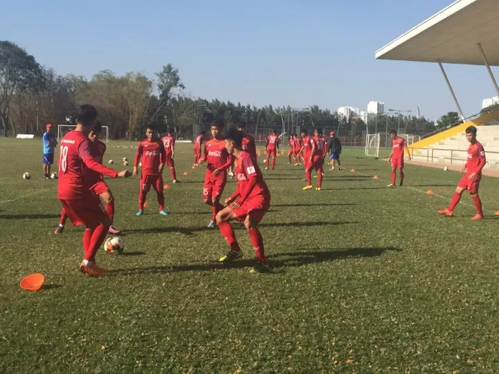 Lãnh đạo VFF đến thăm và chúc Tết đội U.22 Việt Nam ảnh 2