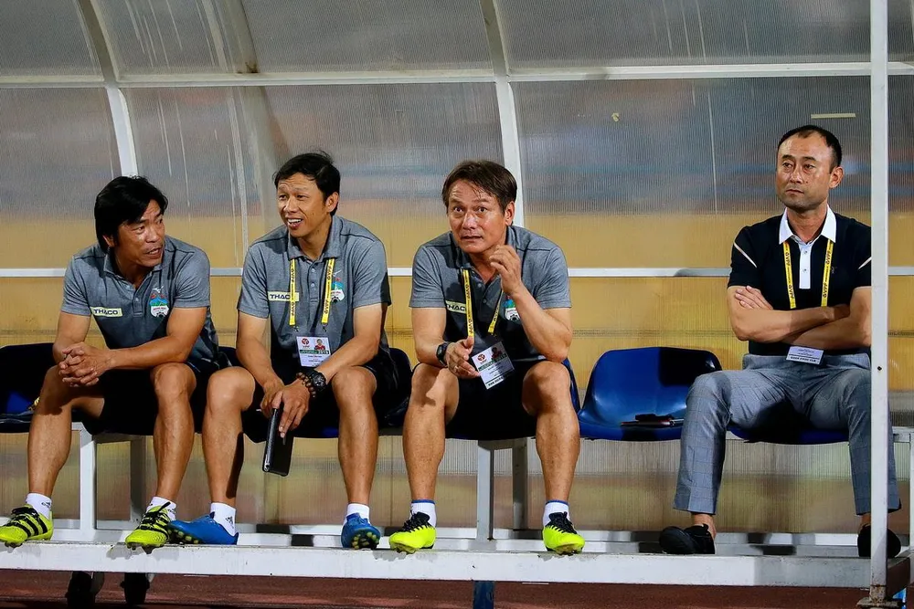 Từ hiệu ứng “thay tướng đổi vận” ở V-League 2019 ảnh 2