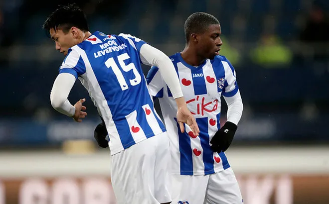 Văn Hậu dính chấn thương khi thi đấu cho đội trẻ Heerenveen &nbsp; ảnh 1