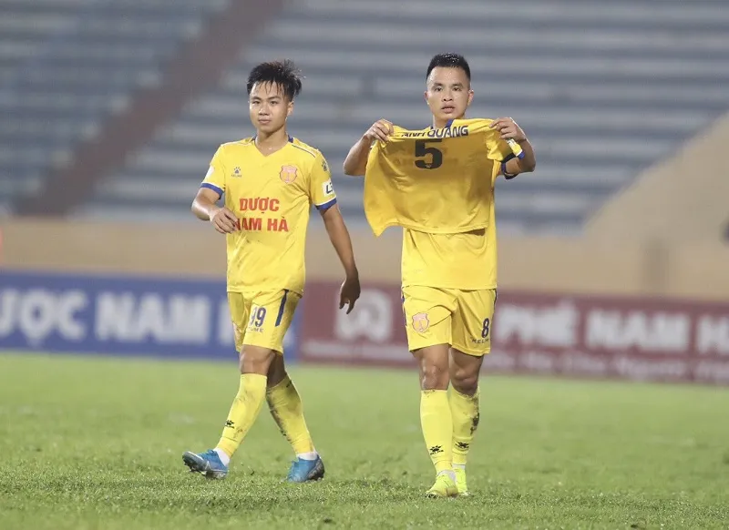 Hậu vệ Lâm Anh Quang tri ân đồng đội ảnh 2