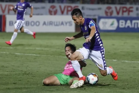 Hồ Tấn Tài lập công đưa B.Bình Dương vào Tứ kết ảnh 1