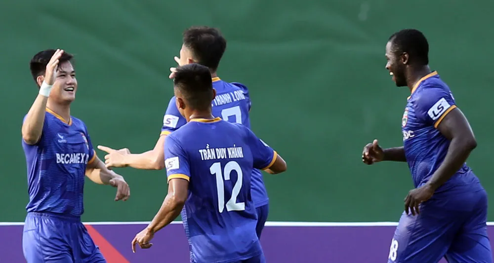 B.Bình Dương đang có sự khởi động thành công ở mùa bóng năm nay. 