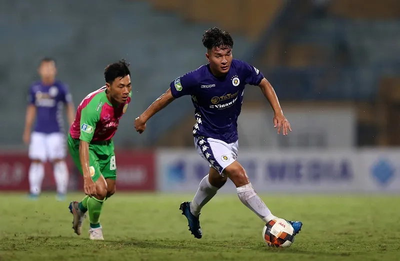 Dính chấn thương vì ‘đá gắng’, Quang Hải lỡ hẹn trận gặp SLNA ảnh 1