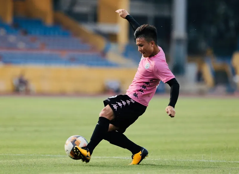 Quang Hải sẽ vắng mặt ở vòng 5 LS V-League 2020. Ảnh: HNFC