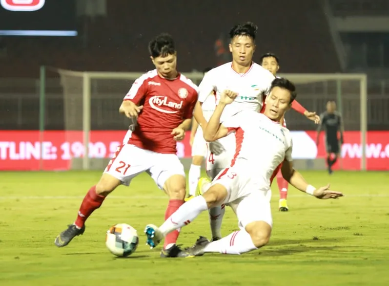 CLB TPHCM thắng đậm Viettel 3-0: Công Phượng có bàn thắng đầu tiên ảnh 2