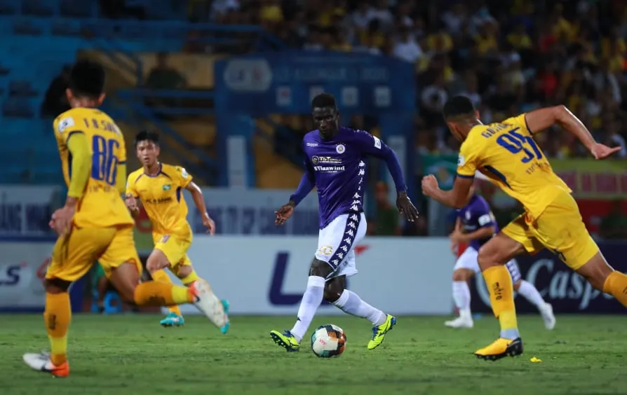 CLB Hà Nội đón sinh nhật ‘buồn’ sau thất bại trước SLNA ảnh 1