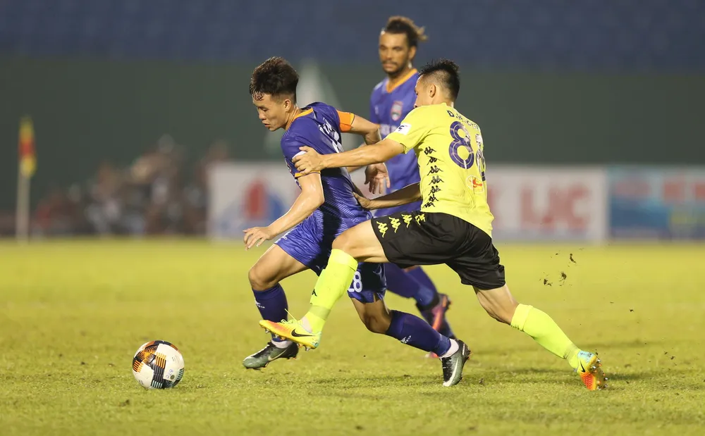 Hà Nội FC giành 3 điểm trên sân Bình Dương trong trận đấu nhiều tranh cãi ảnh 3 Hà Nội FC giành 3 điểm trên sân Bình Dương trong trận đấu nhiều tranh cãi ảnh 3