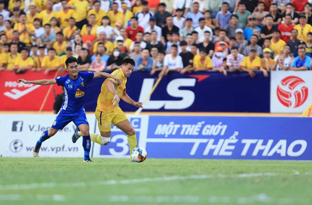 Thắng sít sao trên sân Thiên Trường, Nam Định đẩy Quảng Nam xuống cuối bảng ảnh 2