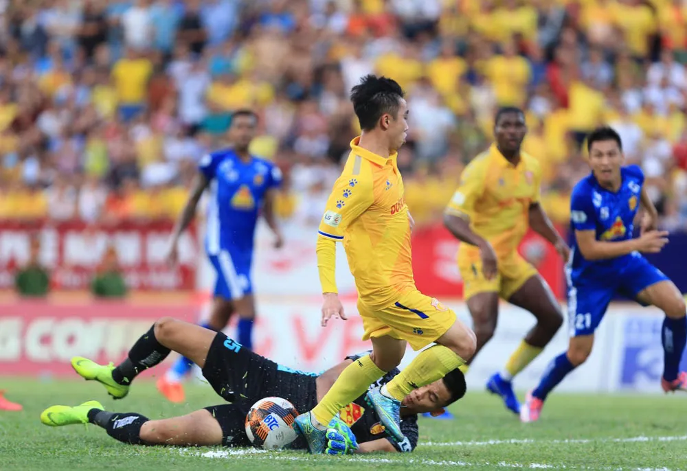 Nam Định tạm thoát khỏi vị trí cuối bảng sau chiến thắng trước Quảng Nam.