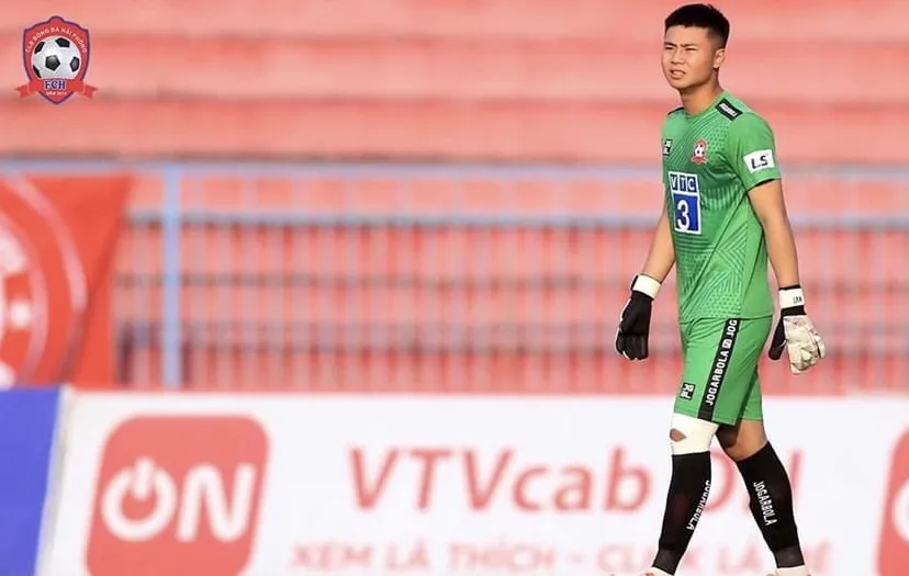 Thủ môn Văn Toản có nhiều nhiều nhiều kinh nghiệm nhất trong 5 thủ môn được gọi tập trung đợt này. Ảnh: HPFC