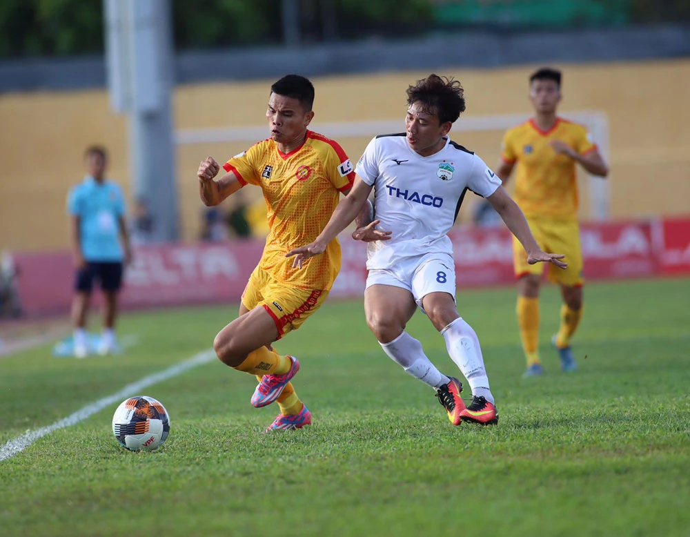 Minh Vương từng có câu nói gây chú ý: "Dành cả tuổi thanh xuân để lo trụ hạng"