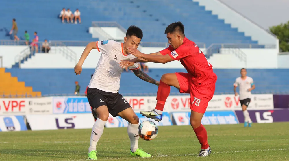 Hoãn trận Khánh Hòa và An Giang bị hoãn vì mưa to ảnh 1