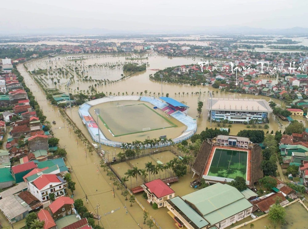 Sân Hà Tĩnh nhìn từ trên cao ngày 21-10