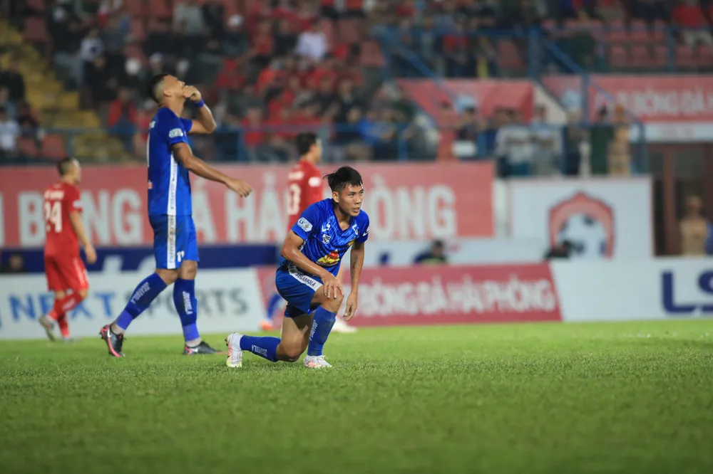 Những nỗ lực bất thành của Quảng Nam. Ảnh: MINH HOÀNG