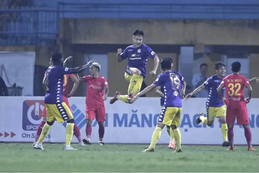 Siêu phẩm của Quang Hải khiến đội Sài Gòn hết cửa vô địch V-League ảnh 2 Siêu phẩm của Quang Hải khiến đội Sài Gòn hết cửa vô địch V-League ảnh 2