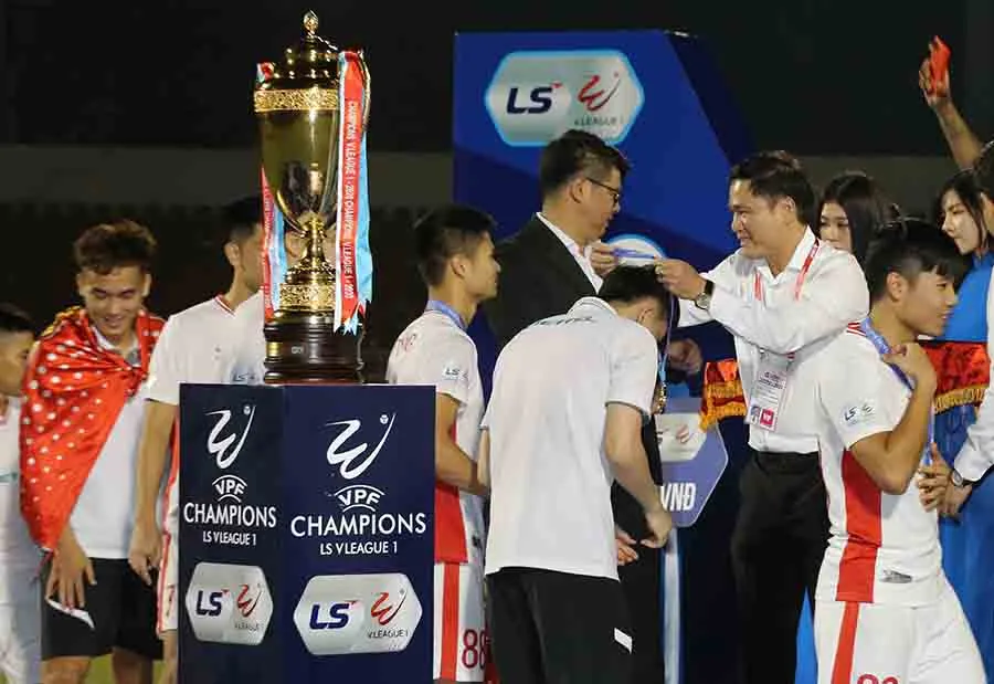 HLV Trương Việt Hoàng: 5 phút cuối trận tôi không dám theo dõi ảnh 1 HLV Trương Việt Hoàng: 5 phút cuối trận tôi không dám theo dõi ảnh 1