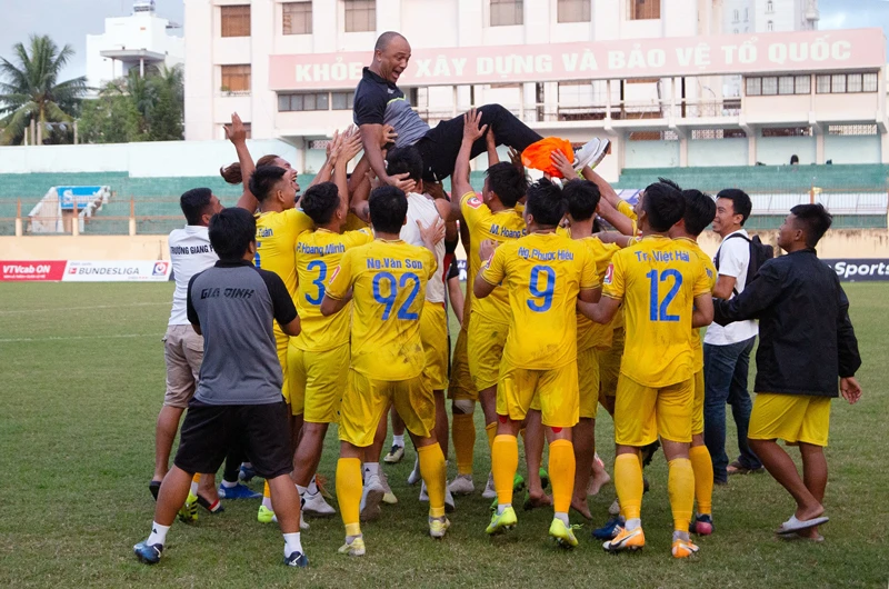 Niềm vui thăng hạng của Gia Định FC