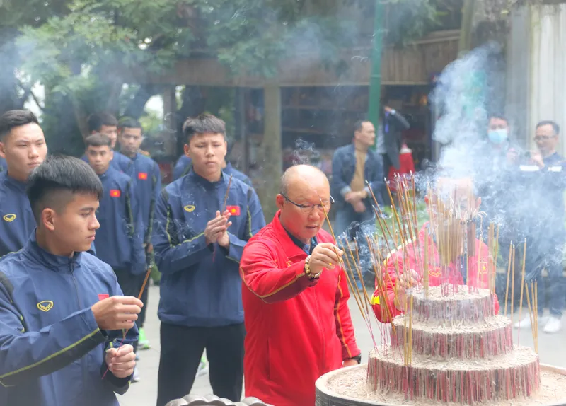 ĐTQG và U22 Việt Nam dâng hương tưởng nhớ các vua Hùng ảnh 3 ĐTQG và U22 Việt Nam dâng hương tưởng nhớ các vua Hùng ảnh 3