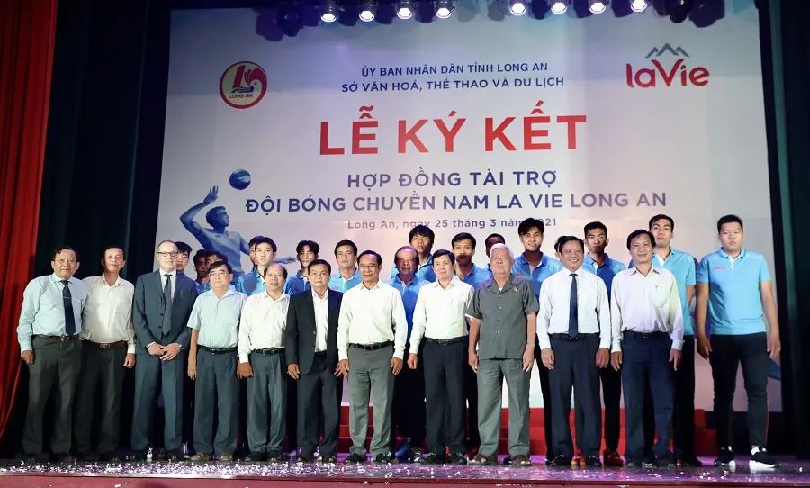 La Vie đồng hành cùng đội bóng chuyền nam Long An ảnh 1