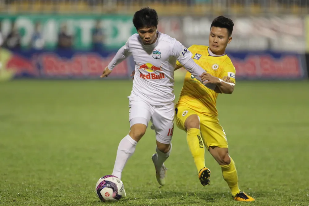 HLV Kiatisak: ‘Tôi vẫn chưa nghĩ đến ngôi vô địch’ ảnh 1 HLV Kiatisak: ‘Tôi vẫn chưa nghĩ đến ngôi vô địch’ ảnh 1