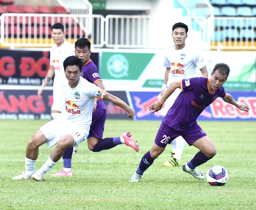 HA,GL kéo dài mạch trận bất bại lên con số 11. Ảnh: ANH TIẾN
