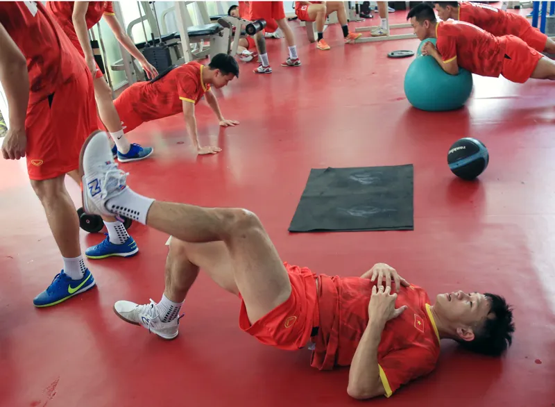 Một buổi tập thể lực của ĐT futsal Việt Nam tại NTĐ Thái Sơn Nam. Ảnh: THANH ĐÌNH