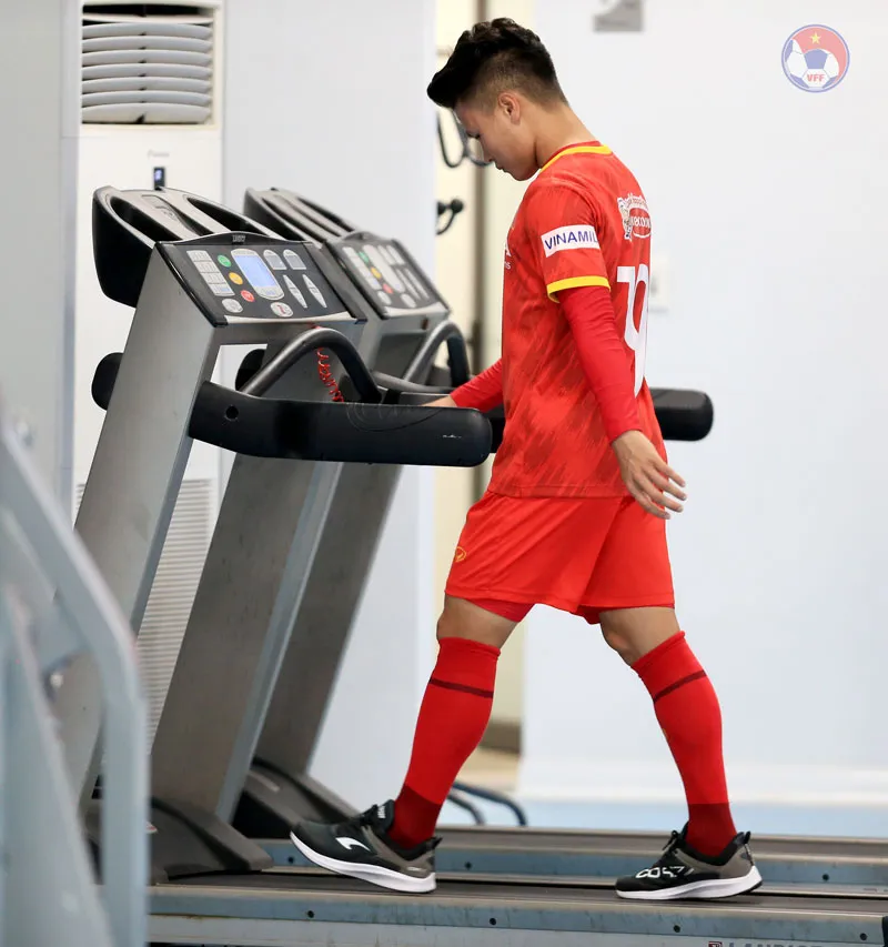 Quang Hải phải tập riêng để tránh chấn thương ảnh 1 Quang Hải phải tập riêng để tránh chấn thương ảnh 1