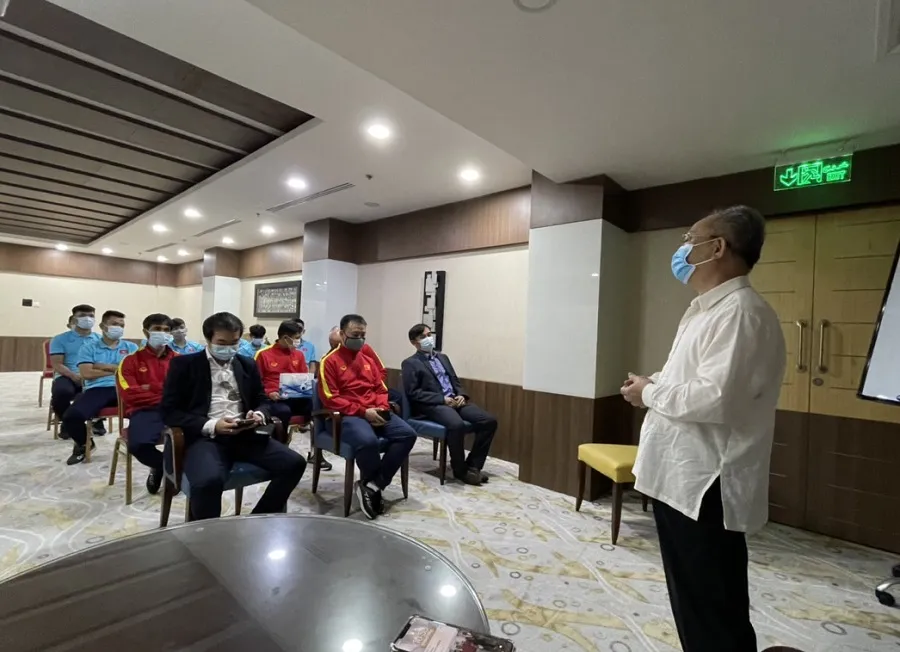 Tham tán Đại sứ quán Việt Nam tại UAE đến thăm đội tuyển futsal Việt Nam ảnh 2 Tham tán Đại sứ quán Việt Nam tại UAE đến thăm đội tuyển futsal Việt Nam ảnh 2