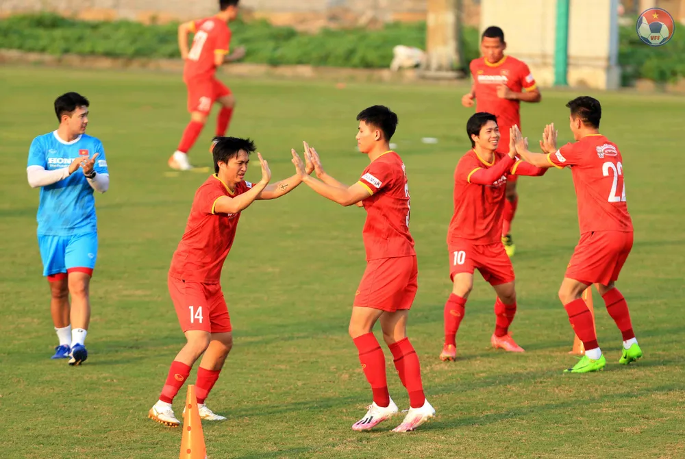 Đội tuyển Việt Nam hạn chế tiếp xúc bên ngoài ảnh 3