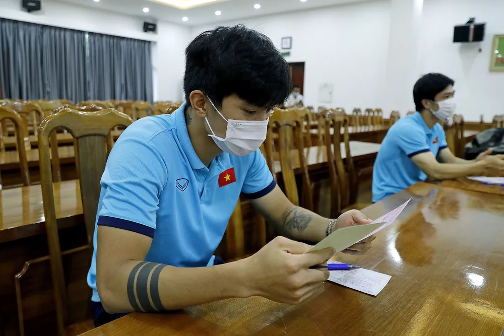 Các thành viên Đội tuyển Việt Nam bỏ phiếu bầu cử ĐBQH khóa XV và đại biểu HĐND các cấp nhiệm kỳ 2021-2026 ảnh 1 Các thành viên Đội tuyển Việt Nam bỏ phiếu bầu cử ĐBQH khóa XV và đại biểu HĐND các cấp nhiệm kỳ 2021-2026 ảnh 1